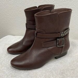 Le Saunda Women's Brown Leather Studded Flat Pull On Bootie Size 5 Classic Boho